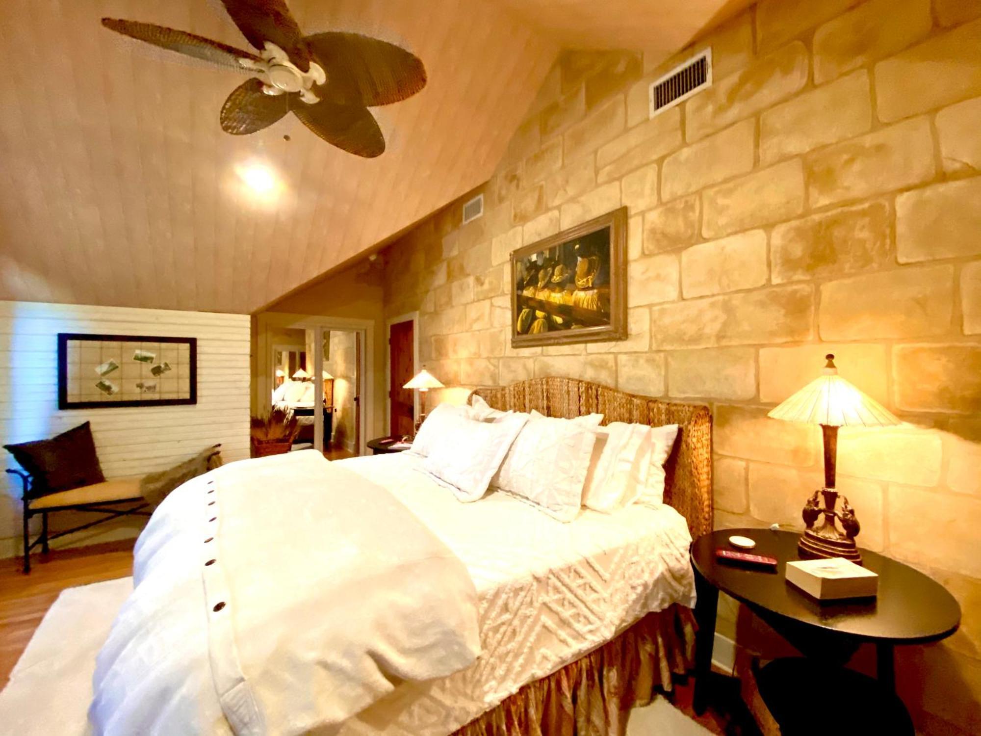 V700 Ranch Stays Marble Falls Exterior photo